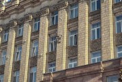 俄别尔哥罗德州行政中心建筑遇袭 州长证实系乌军行动所致
