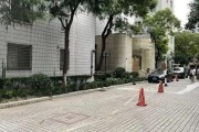 事发上海市中心！一声巨响，32楼坠落“炸弹”，砸烂9辆车居民：不是第一次